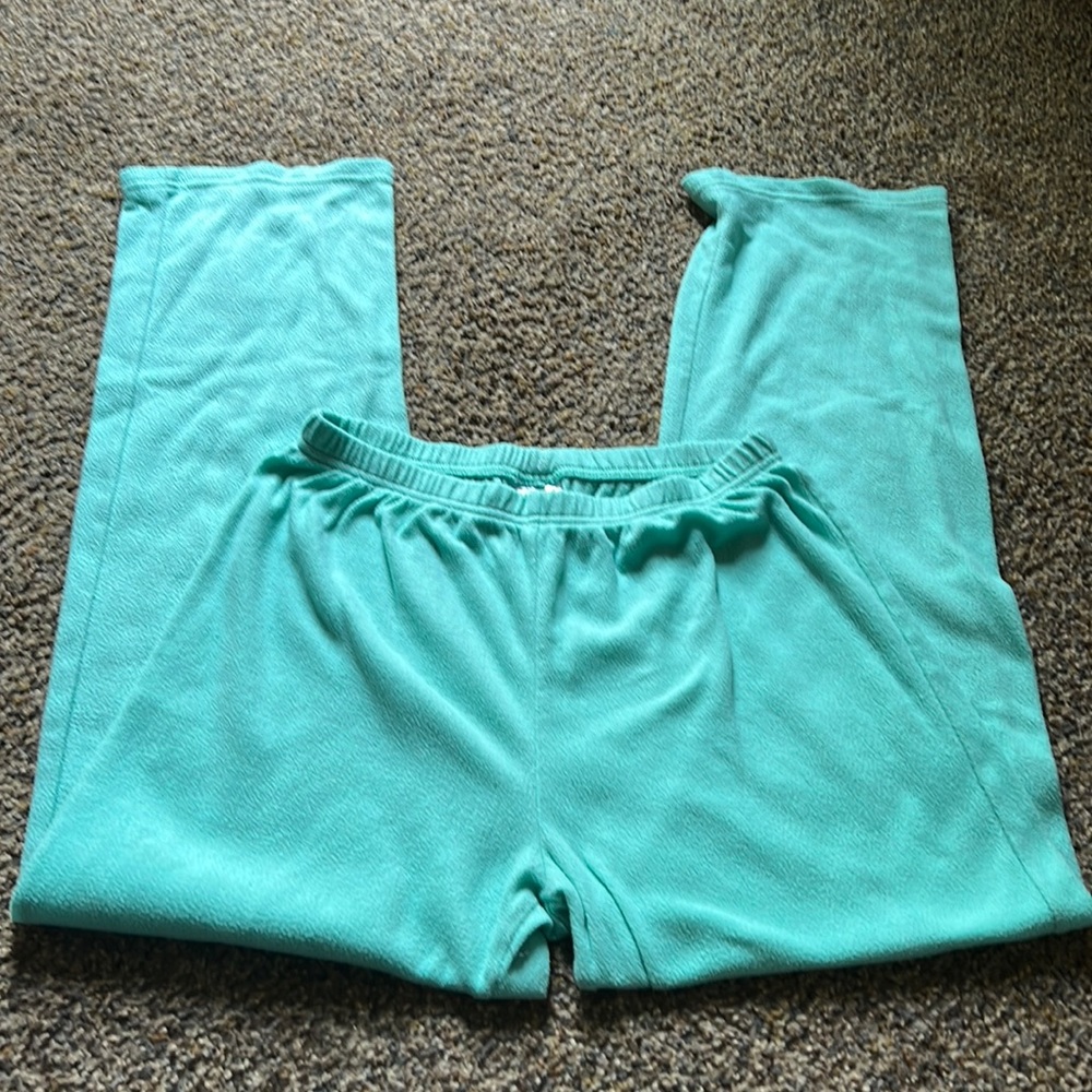 I don’t know the brand but they are girls pajama pants size 14/16.